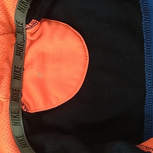 Nike sweater - Picture 3 of 3